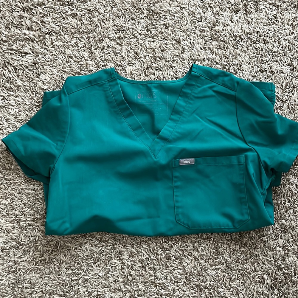 Figs scrub top